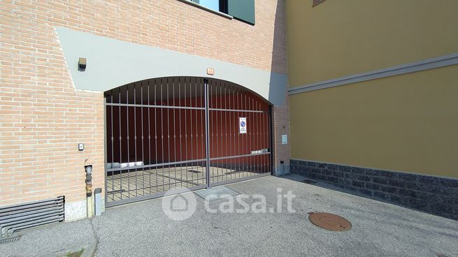 Box/posto auto in residenziale in Via C. Cattaneo 11