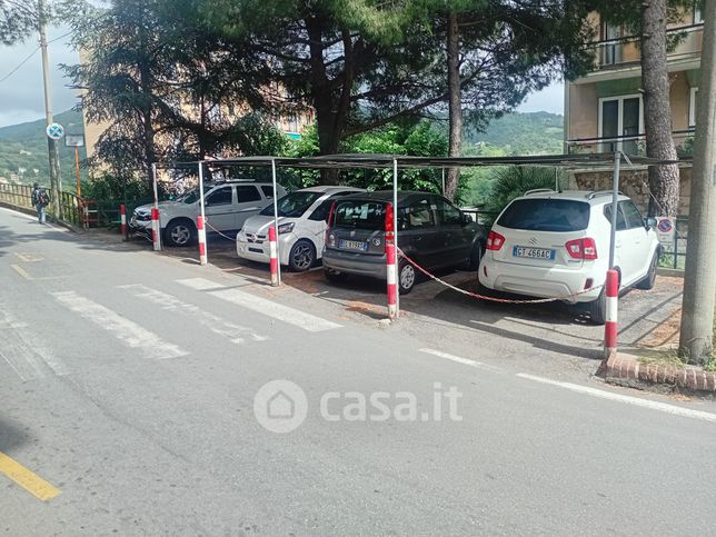 Box/posto auto in residenziale in Via Pierino Negrotto Cambiaso 60