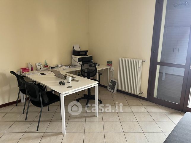 Ufficio in commerciale in Via Toscana 45