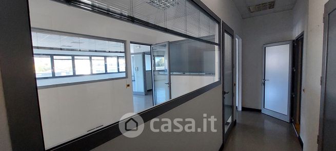 Ufficio in commerciale in Via Taboga 212