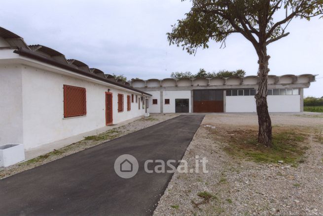 Capannone in commerciale in Via SantandrÃ  39