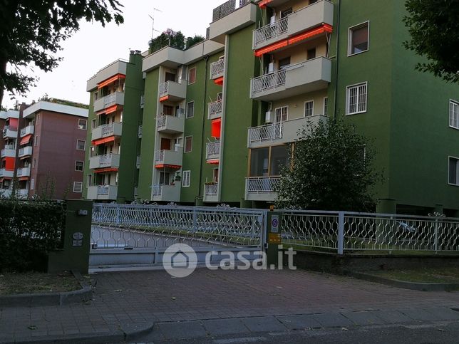 Box/posto auto in residenziale in Via Carlo Pisacane 4