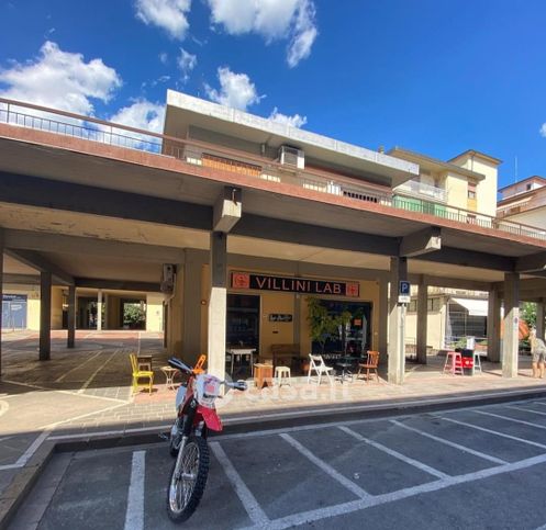 Attivitã /licenza (con o senza mura) in commerciale in Via Fratelli Cervi 36
