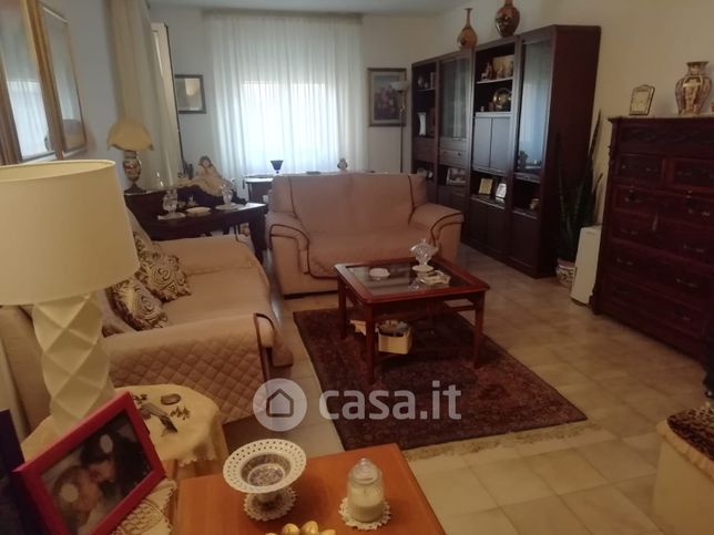 Appartamento in residenziale in Via Enrico Caruso 27