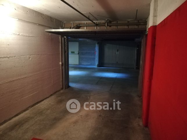 Garage/posto auto in residenziale in Corso San Gottardo 20