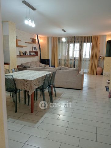 Appartamento in residenziale in Via Mare 26