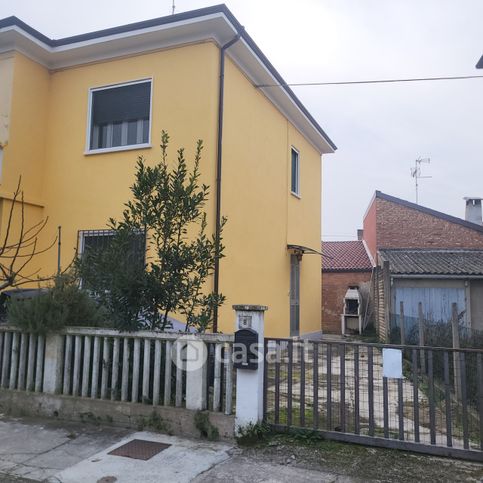 Casa indipendente in residenziale in 