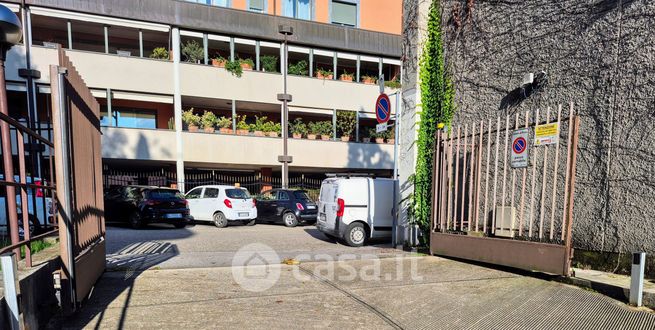 Garage/posto auto in residenziale in Via Giorgio Giulini 5