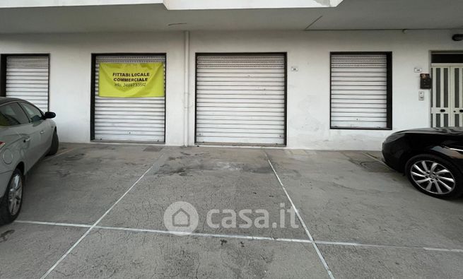 Negozio/locale commerciale in commerciale in Prolungamento Via della LibertÃ  64