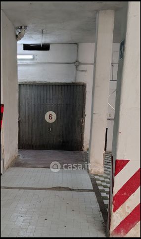Box/posto auto in residenziale in Traversa Francesco Schettini