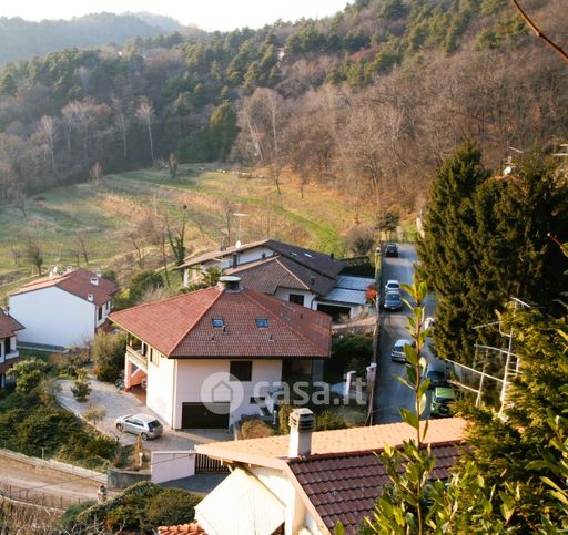 Casa bi/trifamiliare in residenziale in Via Montagnola