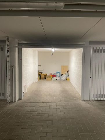 Box/posto auto in residenziale in Via Sicilia 3