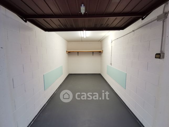 Garage/posto auto in residenziale in Via Lecco 4