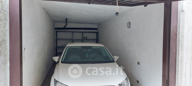 Garage/posto auto in residenziale in Via Sedeia