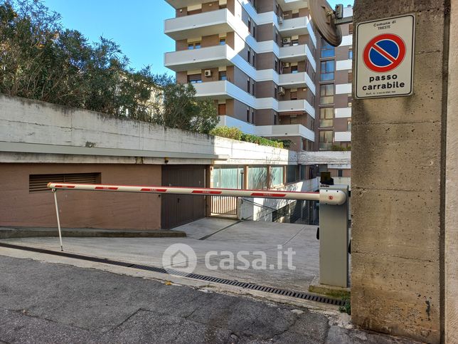 Garage/posto auto in residenziale in Via dei Leo 15