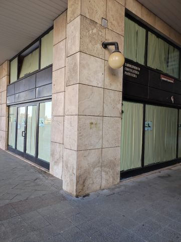 Negozio/locale commerciale in commerciale in Centro Direzionale Isola E7 5