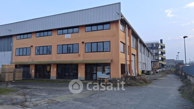Capannone in commerciale in Via Brandizzo 145