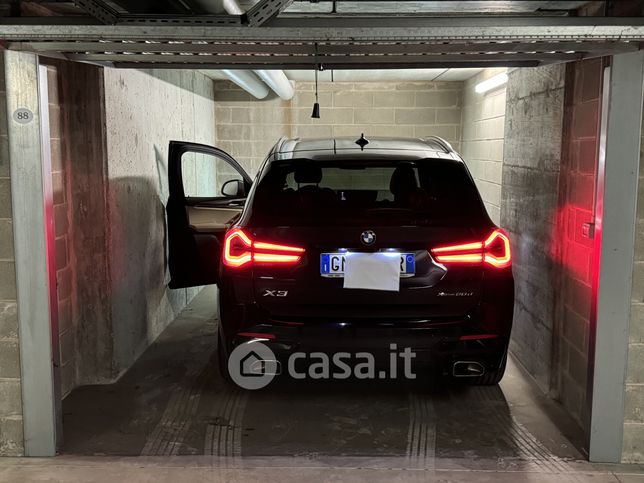 Garage/posto auto in residenziale in Viale Cassala 55