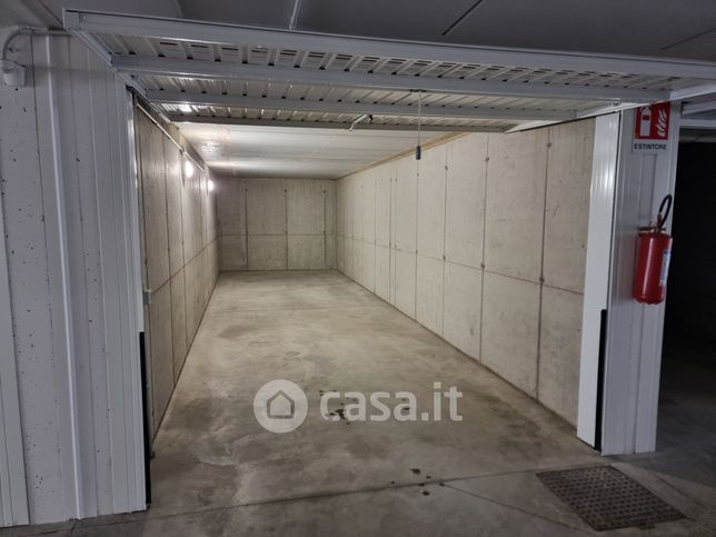 Box/posto auto in residenziale in Via Francesco Domenico Guerrazzi 23