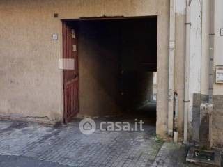 Box/posto auto in residenziale in Via Croce 81