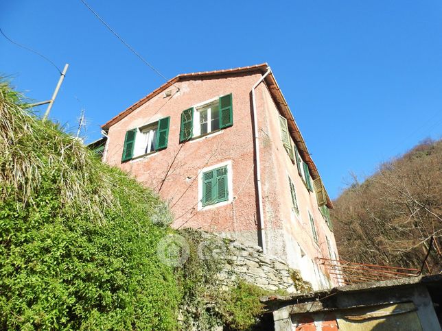 Casa indipendente in residenziale in Via Lago 47