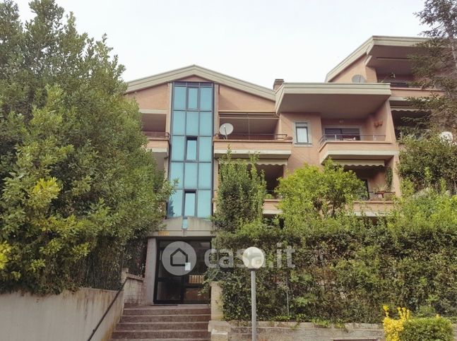 Box/posto auto in residenziale in Largo Olgiata 15