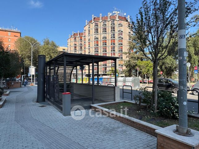 Box/posto auto in residenziale in Piazza Addis Abeba