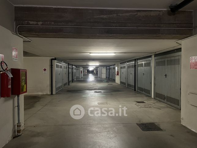 Garage/posto auto in residenziale in Viale Rosales 2