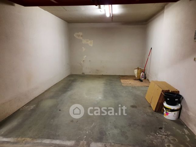 Box/posto auto in residenziale in Via Oslavia