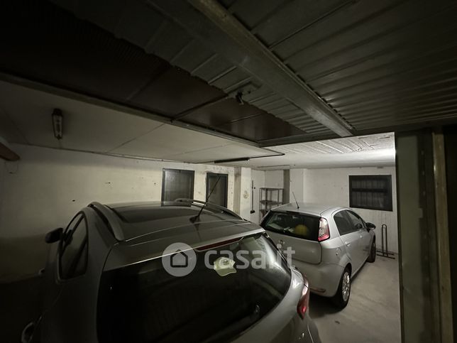 Garage/posto auto in residenziale in Via Mier 16