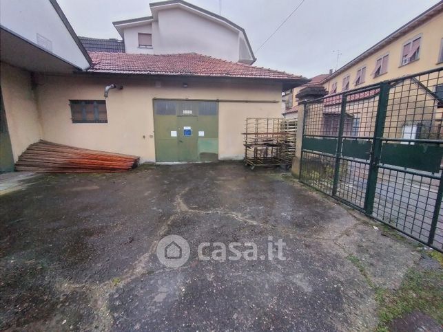 Capannone in commerciale in Via F. Filzi
