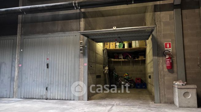 Box/posto auto in residenziale in Via Val della Torre