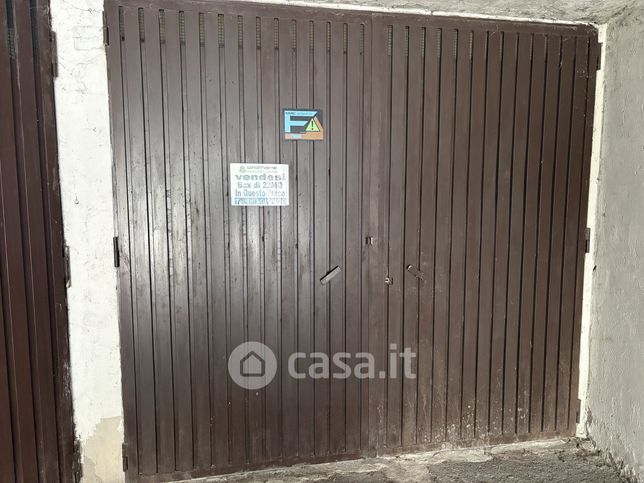Box/posto auto in residenziale in Via Crocillo 69