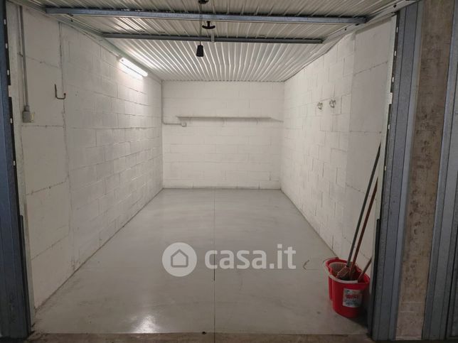 Box/posto auto in residenziale in Via Dante Alighieri 94