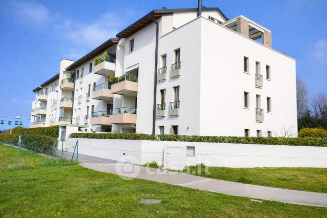 Appartamento in residenziale in Viale delle Querce 40