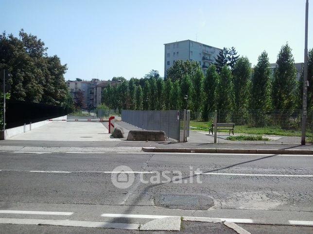 Garage/posto auto in residenziale in Via C. Baioni 1