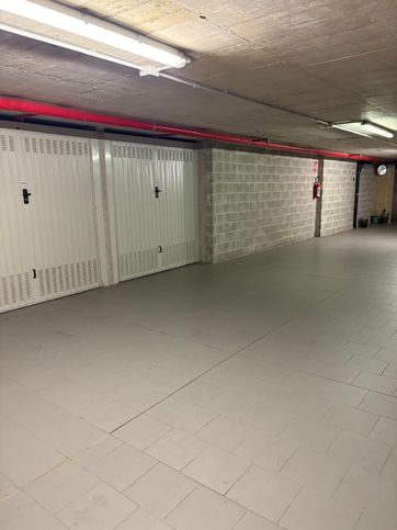 Box/posto auto in residenziale in Viale Argonne 28