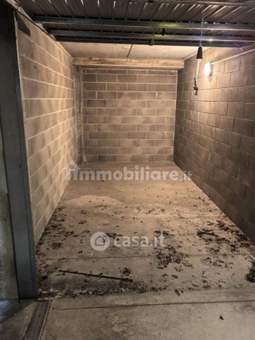 Box/posto auto in residenziale in Viale Fratelli Casiraghi 438