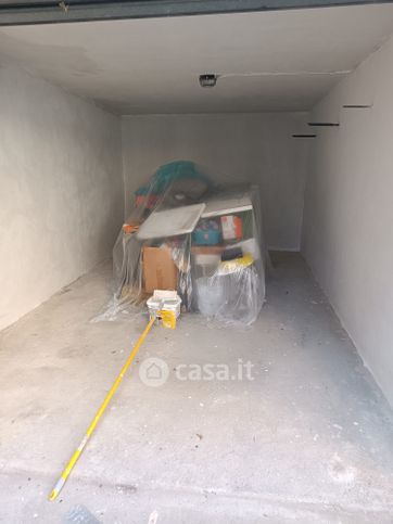 Box/posto auto in residenziale in Viale Fratelli Cervi 31