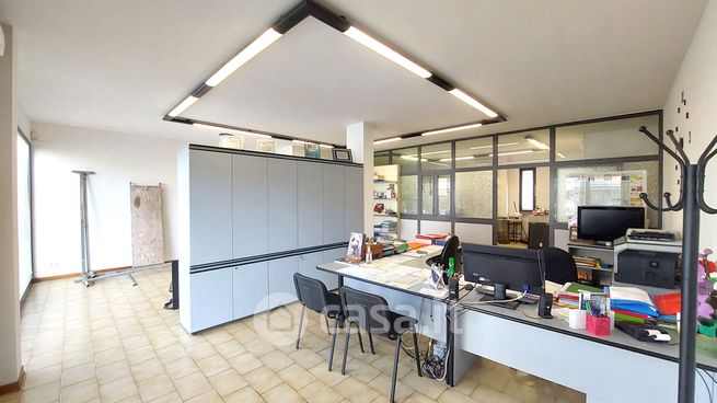 Ufficio in commerciale in Via Marini Marino 15