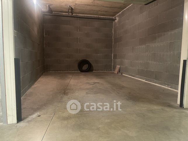 Box/posto auto in residenziale in Via Orcagna 12
