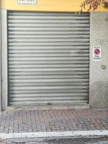 Box/posto auto in residenziale in Via Napoli 13