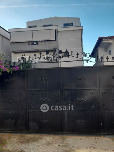 Casa indipendente in residenziale in 