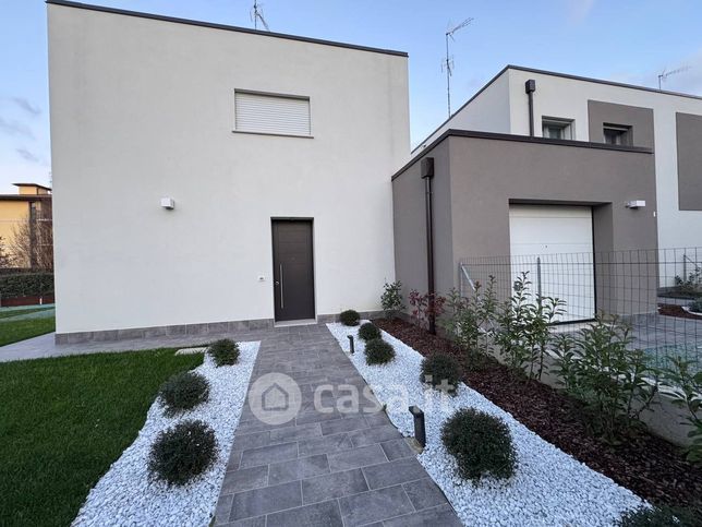 Villa in residenziale in Via Fratelli Cervi 1