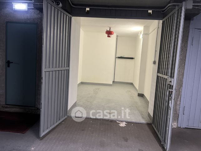 Garage/posto auto in residenziale in Corso Peschiera 237