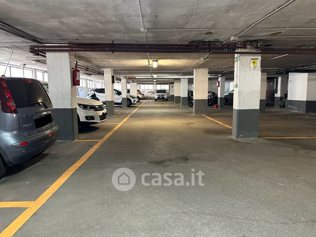 Garage/posto auto in residenziale in Via Pesaro 52