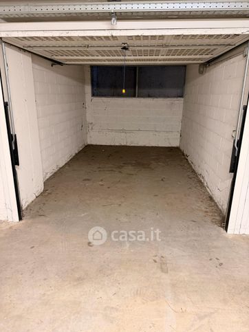 Box/posto auto in residenziale in Via Kennedy
