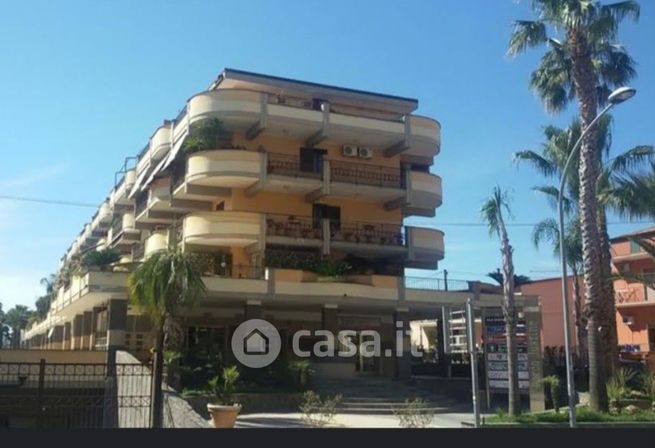 Negozio/locale commerciale in commerciale in Via Marchesiello 159