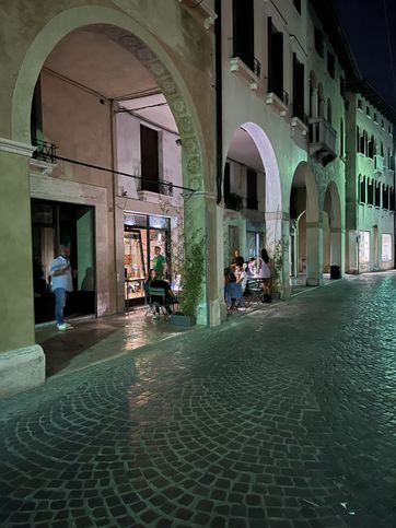 Attivitã /licenza (con o senza mura) in commerciale in Via Sant'Agostino