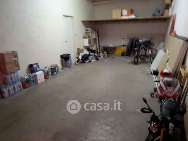 Box/posto auto in residenziale in Via IV Novembre
